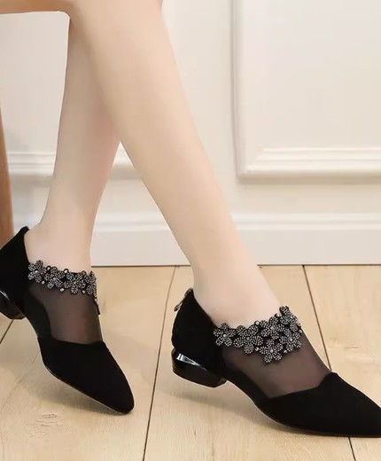 Flat-bottomed hollow breathable Baotou rhinestone frosted women's shoes trend