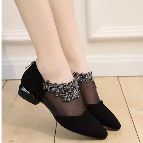 Flat-bottomed hollow breathable Baotou rhinestone frosted women's shoes trend