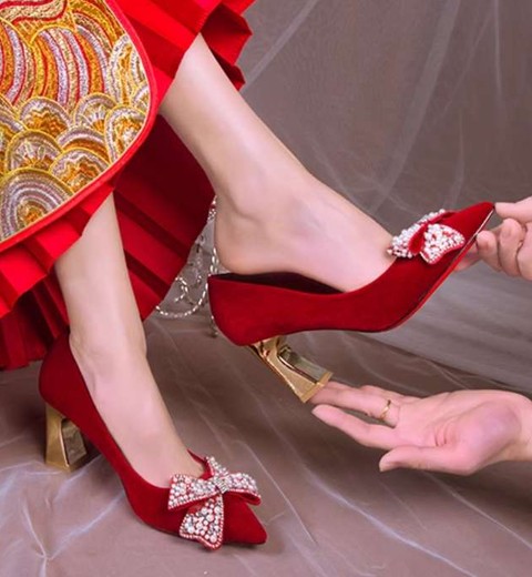 Wedding shoes, bride shoes,new Chinese style pointed red banquet wedding high heels