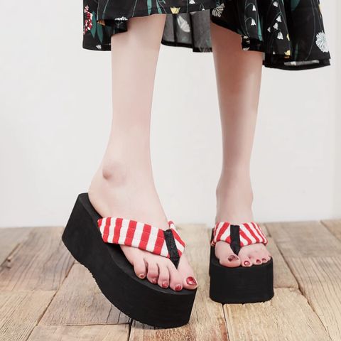 New 2025 striped platform thick bottom beach flip flops waterproof platform fashion slippers