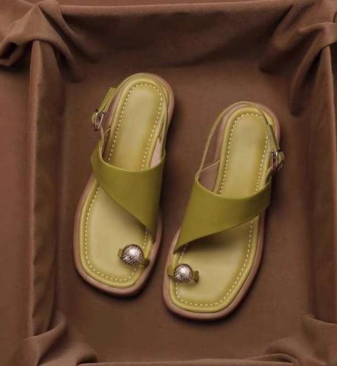 Toe-covered sandals for women new style, outdoor wear, exquisite low-heeled niche design