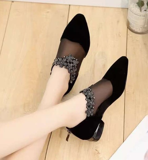 Flat-bottomed hollow breathable Baotou rhinestone frosted women's shoes trend